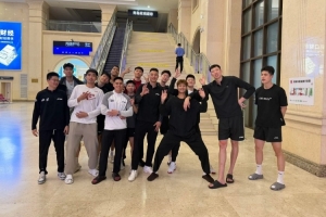 通过体测!范子铭晒北京男篮大合照:圆满完成✅